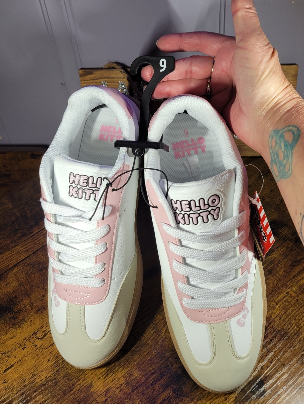 Hello Kitty White Pink Low-Profile Graphic Sneakers ladies size 9 - Picture 6 of 11